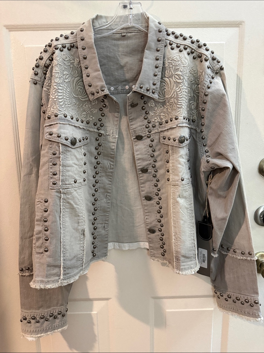NWT Double D Ranch Saddlepack Light Gray Studded Embroidered Jean Jacket 2X - Picture 1 of 10